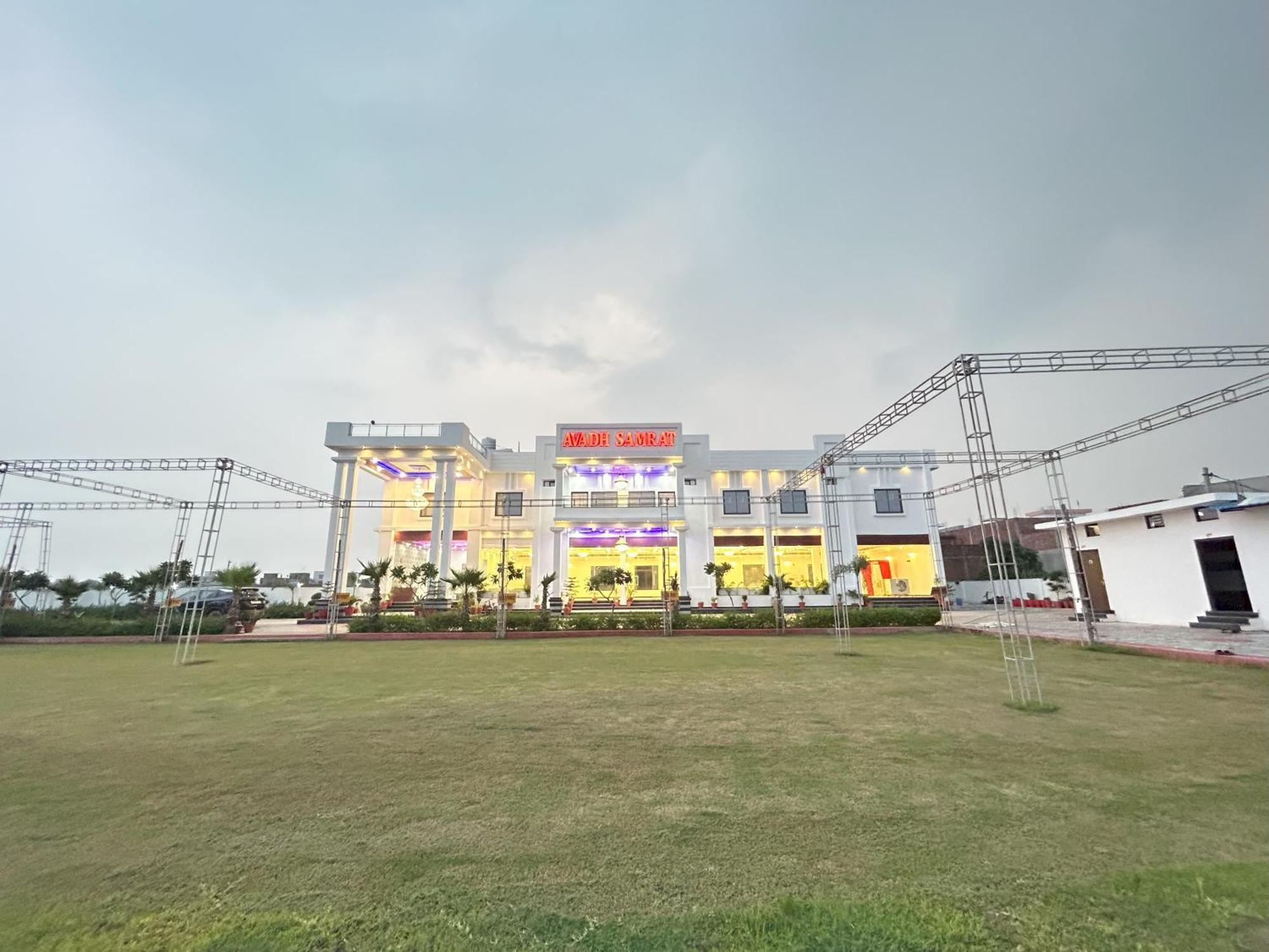 Awadh Samrat Resort Ayodhya Dış mekan fotoğraf