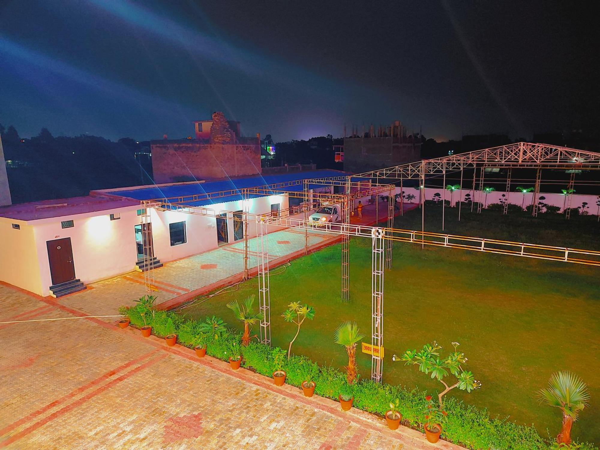 Awadh Samrat Resort Ayodhya Dış mekan fotoğraf
