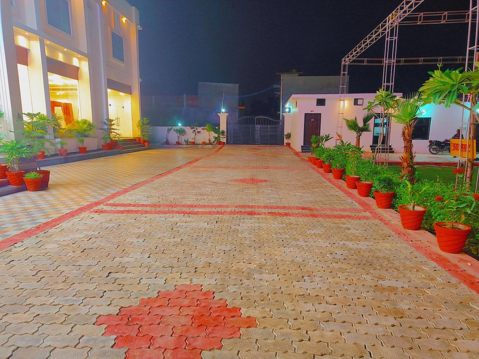 Awadh Samrat Resort Ayodhya Dış mekan fotoğraf