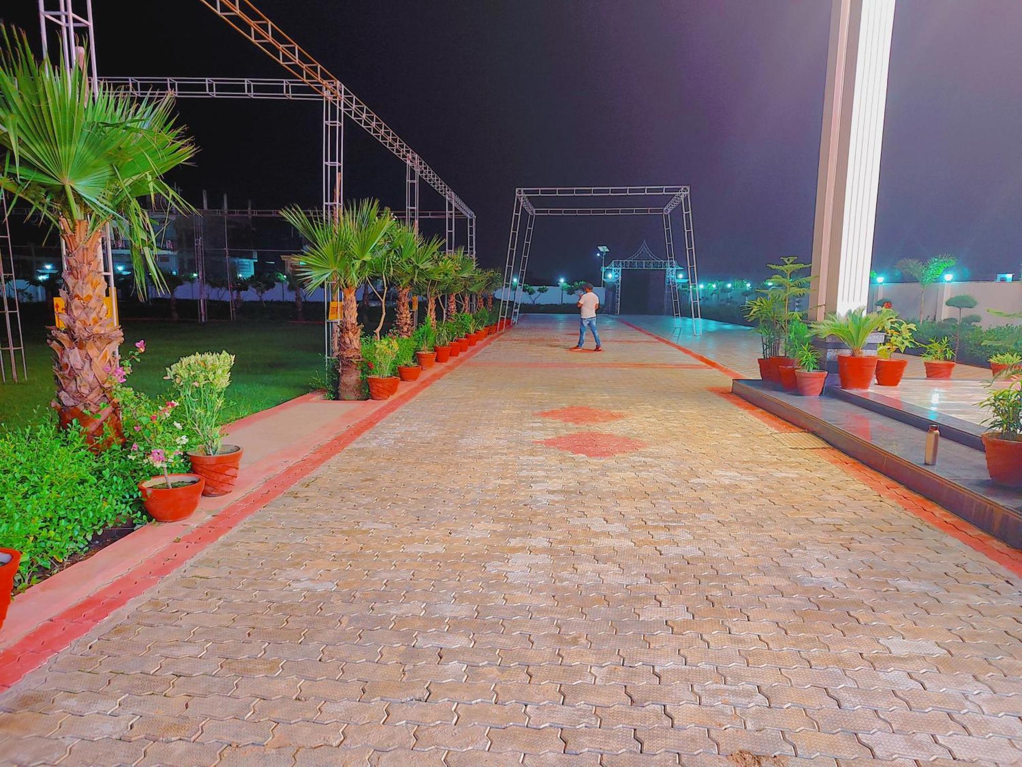 Awadh Samrat Resort Ayodhya Dış mekan fotoğraf