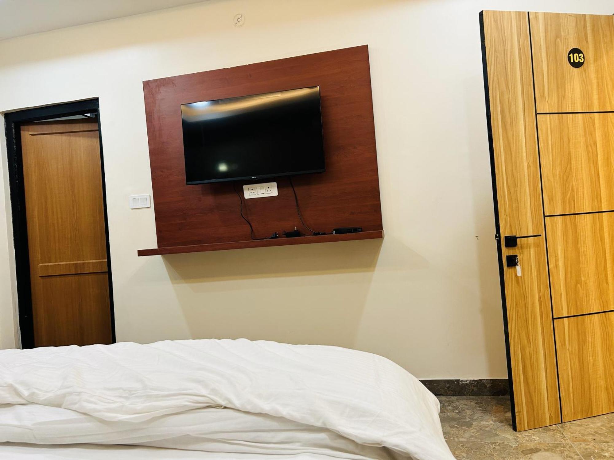 Awadh Samrat Resort Ayodhya Dış mekan fotoğraf